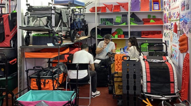 Canton Fair exhibition, communicate with foreign customers